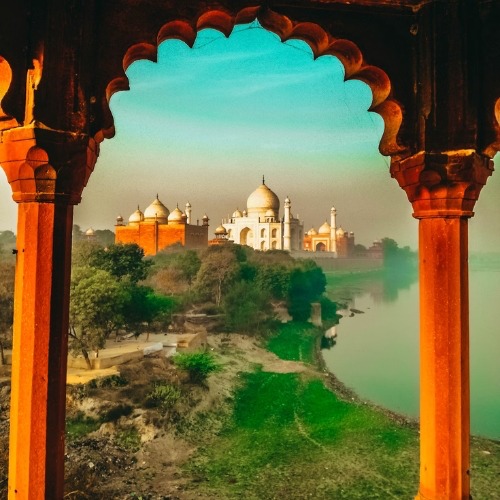 experience-the-majestic-taj-mahal:-a-day-tour-from-delhi