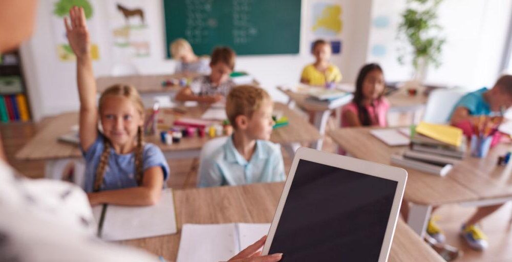 how-to-use-a-parental-control-app-to-keep-students-safe-in-the-classroom